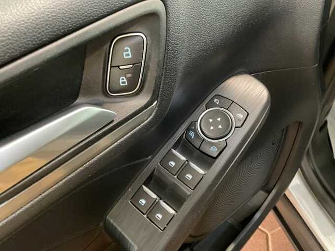 Ford Kuga Titanium Winter-P, R&Uuml;CKF. NAVI. PDC. Allwetterreifen 