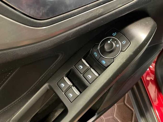 Ford Focus Turnier Titanium RÜCKF. Winter-P. NAVI. PDC