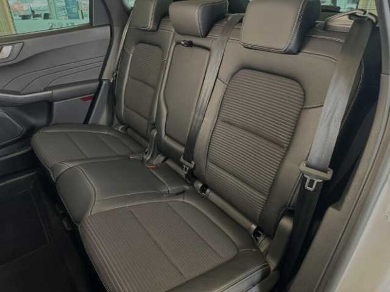 Ford Kuga Titanium X+5 Jahre Garantie*+Automatik+Navi Titanium X+5 Jahre Garantie*+Automatik+Navi