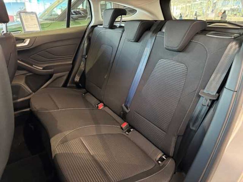 Ford Focus Titanium Turnier Automatik+Rückfahrkamera+Navi+Tempomat Titanium Turnier Automatik+Rückfahrkamera+Navi+Tempomat