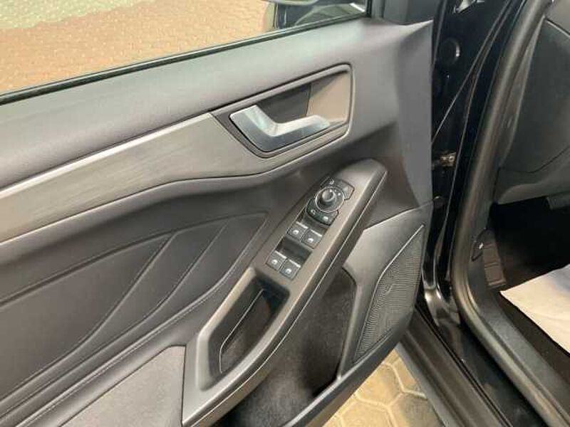 Ford Focus Titanium+Automatik+LED+Kamera+Navi+Sitzheizung