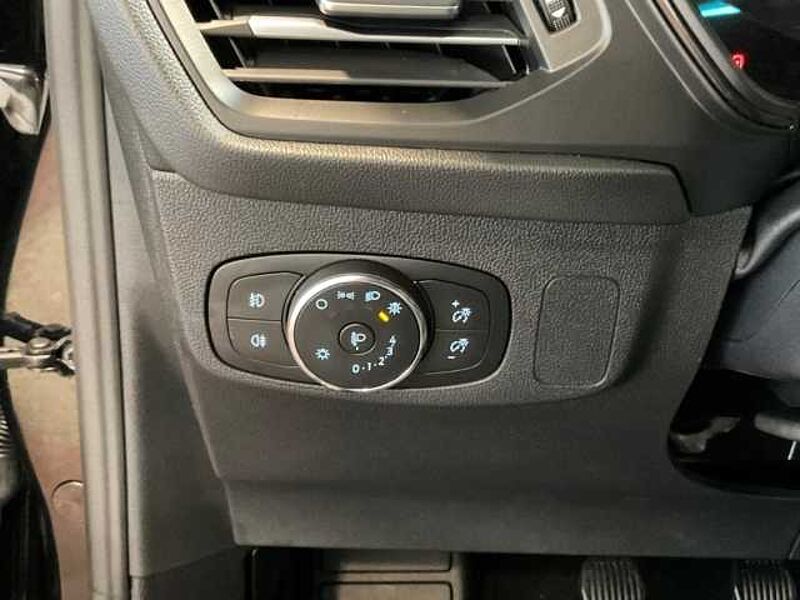 Ford Focus ST-Line+LED+Kamera+Head-UP+Navi+Keyless GO