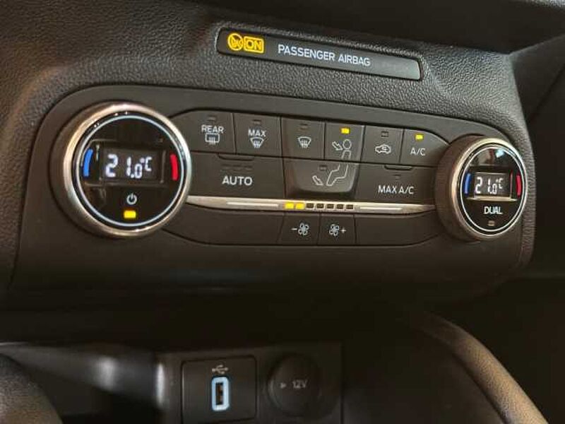 Ford Focus Titanium+Automatik+Navi+Kamera+Key-Free