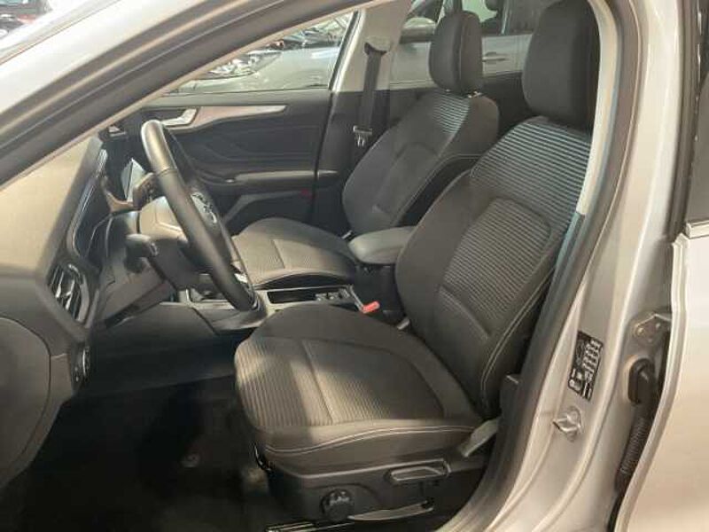 Ford Focus Titanium+Navi+LED+Kamera+KeylessGO+Sitzheizung