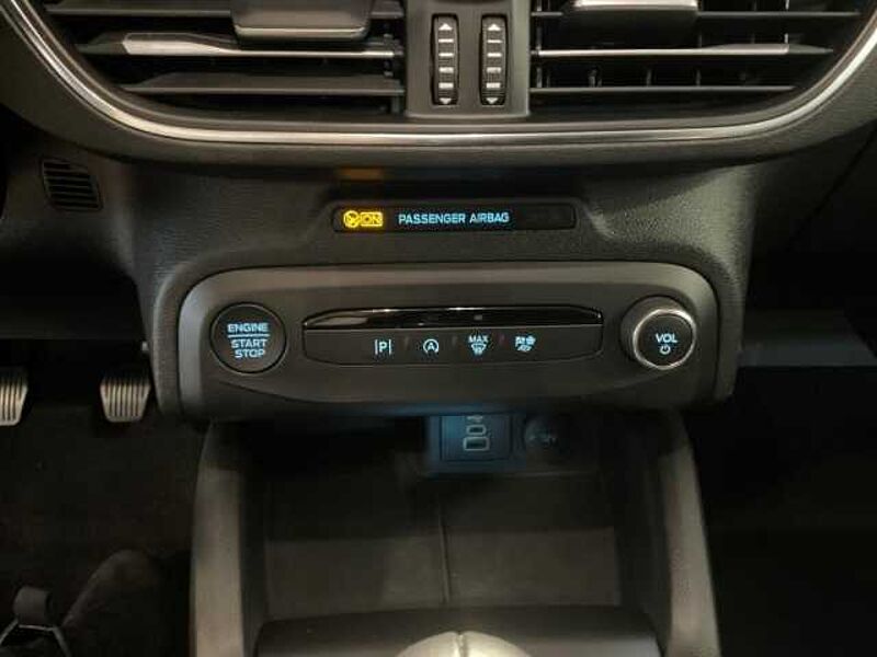 Ford Focus Titanium+Navi+LED+Kamera+KeylessGO+Sitzheizung