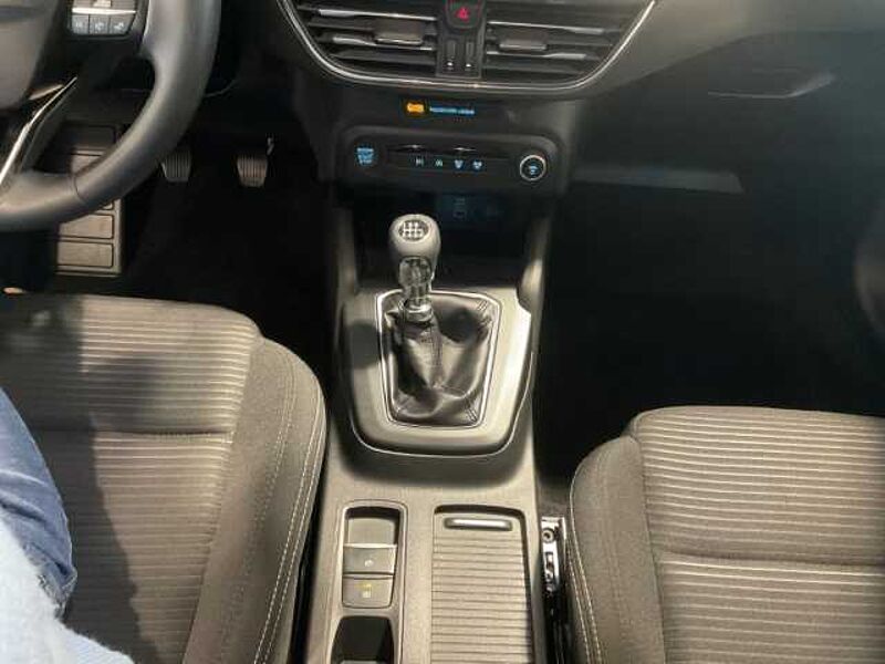 Ford Focus Titanium Winter-P. RÜCKF. PDC. NAVI. Allwetterreifen