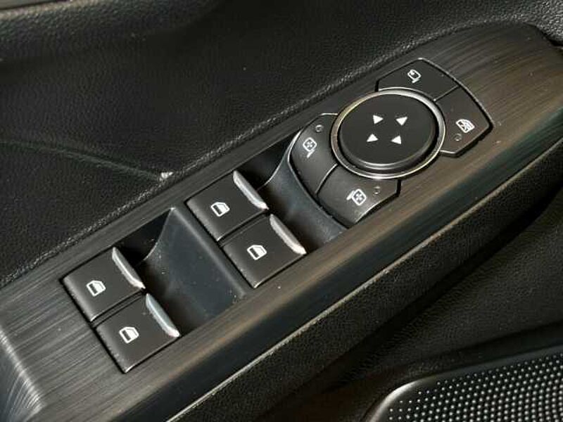 Ford Kuga Titanium+Automatik+AHK+Pano+Head-Up+Kamera