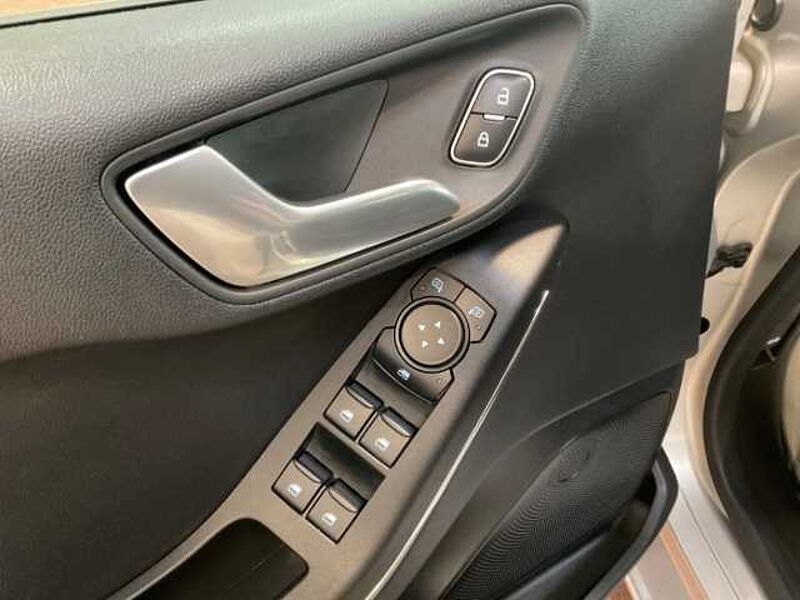 Ford Fiesta Titanium X RÜCKF. Winter-P. PDC. NAVI. Allwetterreifen