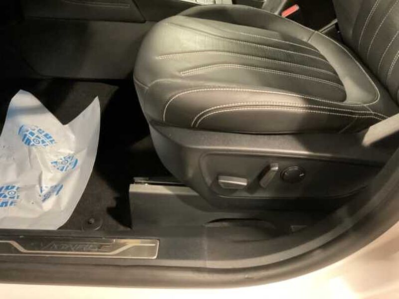 Ford Kuga Plug-In Hybrid Vignale Pano. RÜCKF. NAVI. PDC. Frontkamera