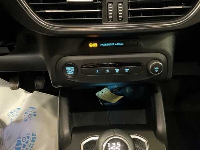 Ford Focus Turnier Titanium 4J Garantie RÜCKF. PDC NAVI.