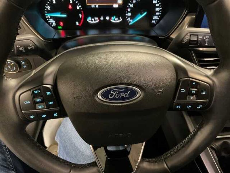 Ford Focus Turnier Titanium 4J Garantie RÜCKF. PDC NAVI.