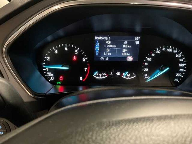 Ford Focus Turnier Titanium 4J Garantie RÜCKF. PDC NAVI.