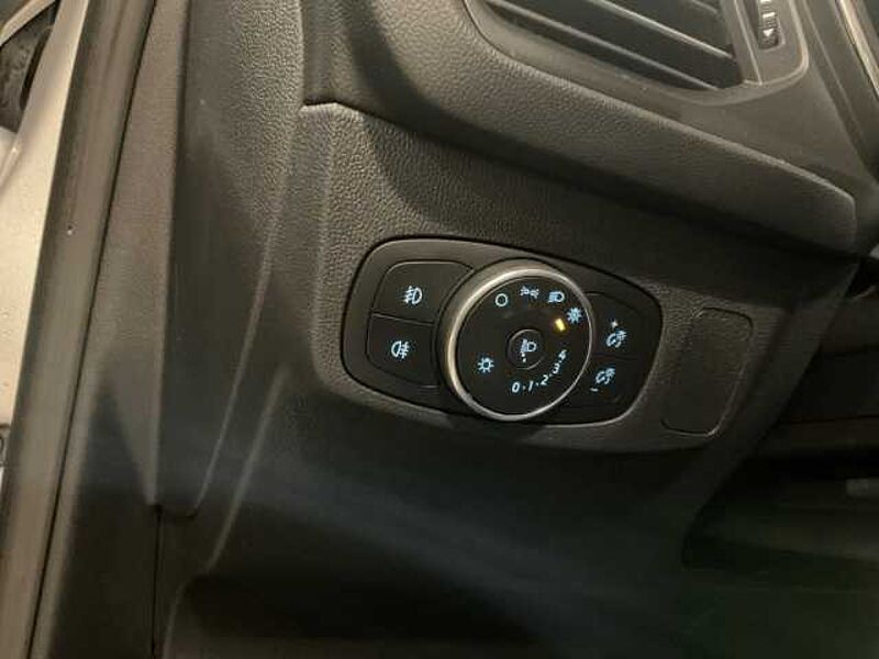 Ford Focus Turnier Titanium 4J Garantie RÜCKF. PDC NAVI.