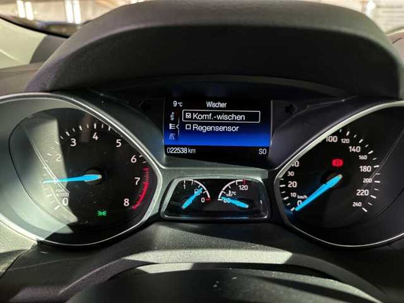 Ford Kuga Titanium+Kamera+Navi+Key-Free+Winter-P.