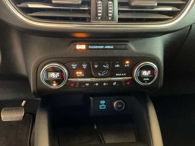 Ford Kuga PHEV Titanium-X+Rückfahrkamera+Sitzheizung PHEV Titanium-X+Rückfahrkamera+Sitzheizung