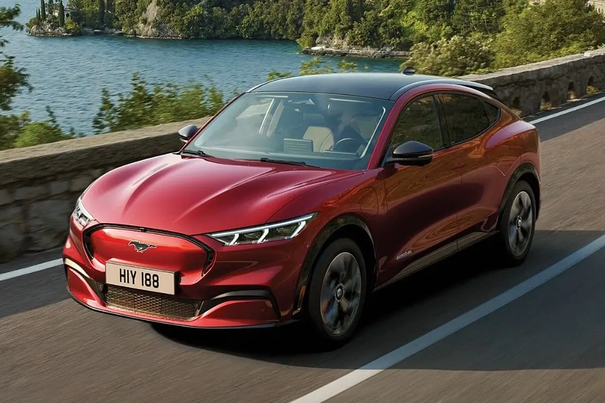 Ford Mustang Mach-E auf der Straße