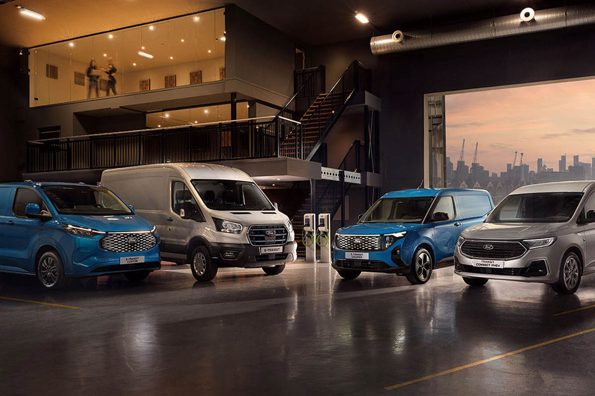 Ford Nutzfahrzeug Modelle in einem Autohaus