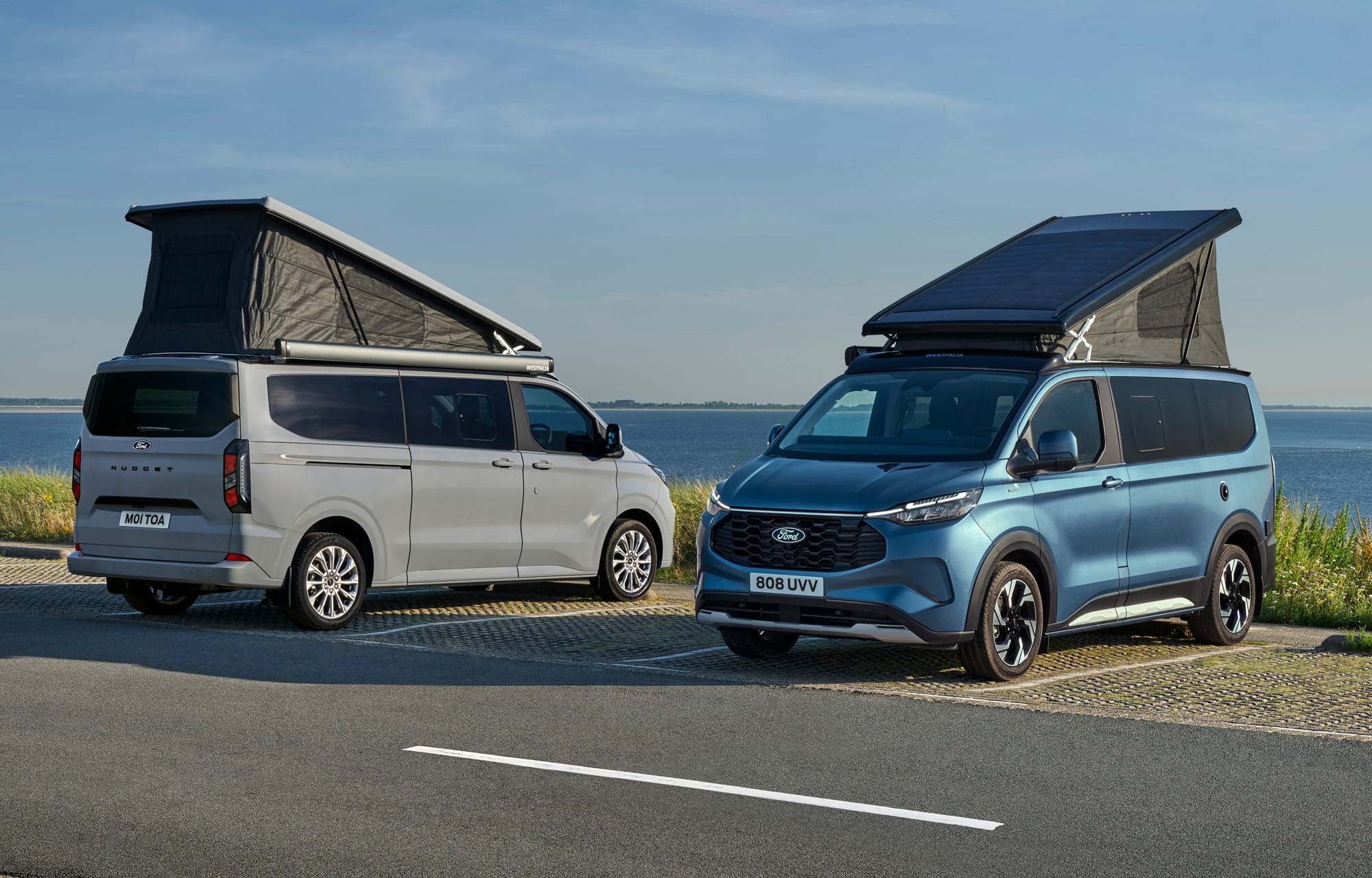 2 Ford Nuggets am Straßenrad