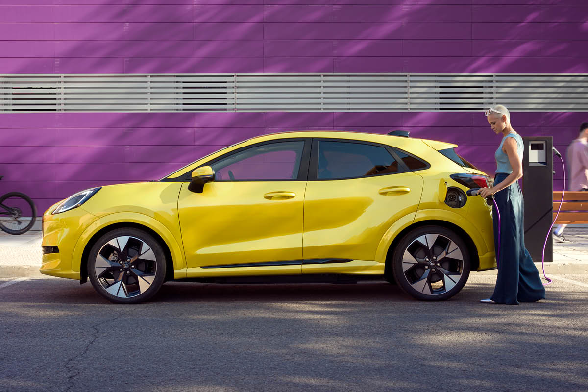 E-Auto wird aufgeladen