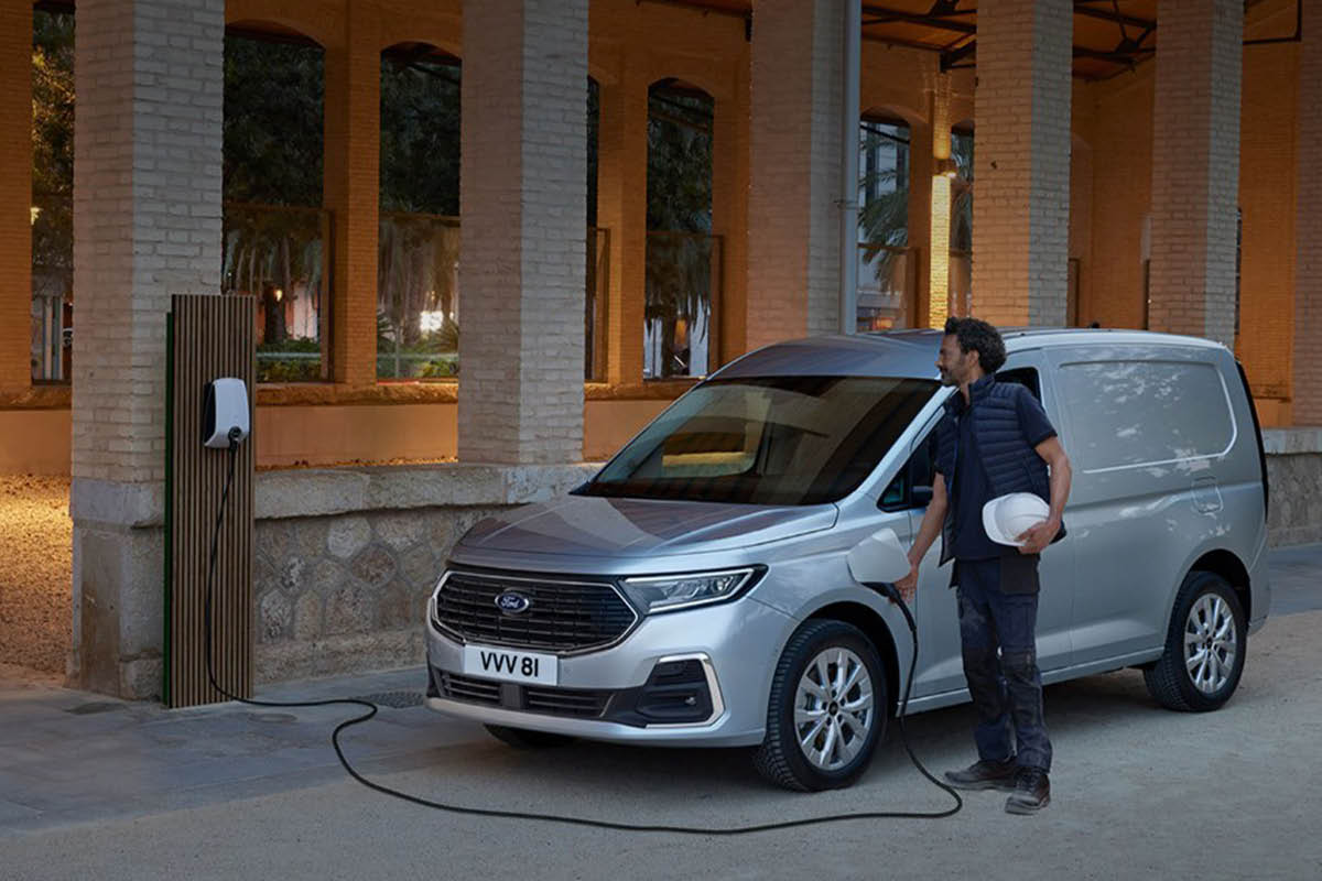 E-Auto wird aufgeladen